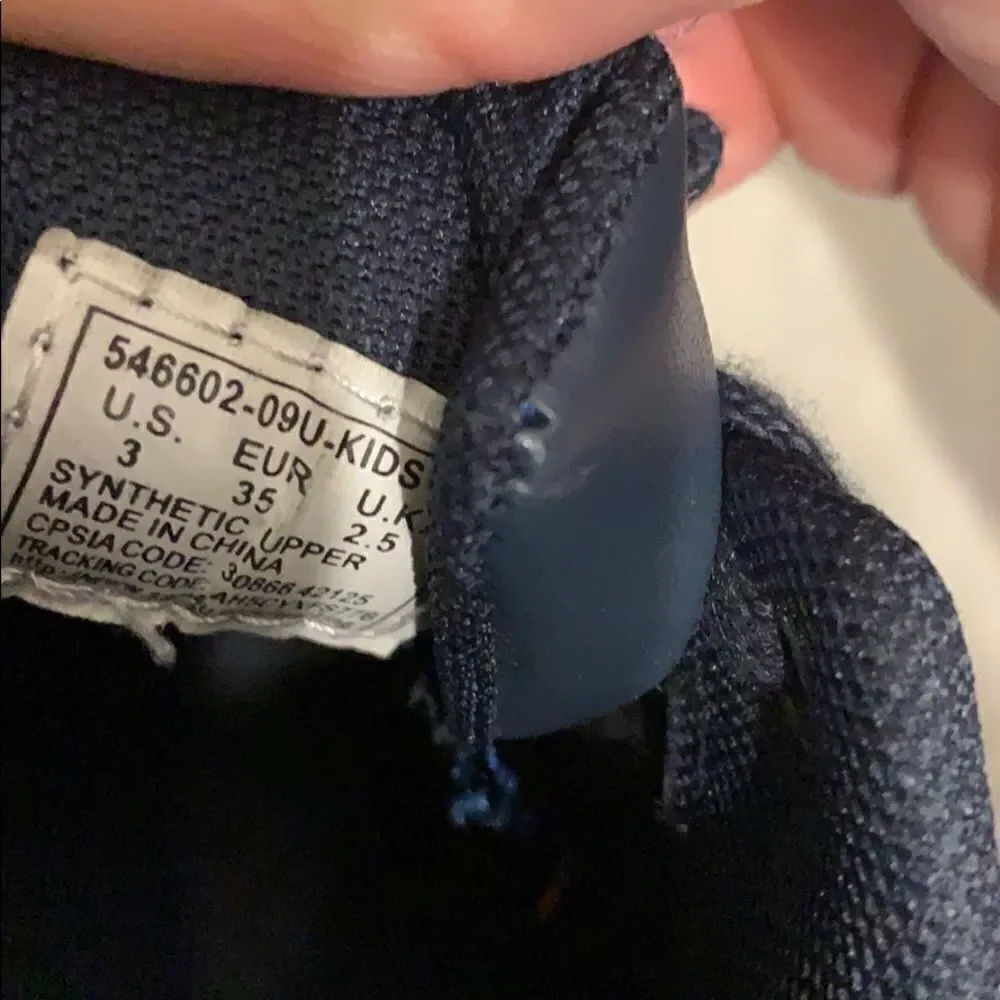 🎉1 hr sale 🎉Levi’s boy shoes